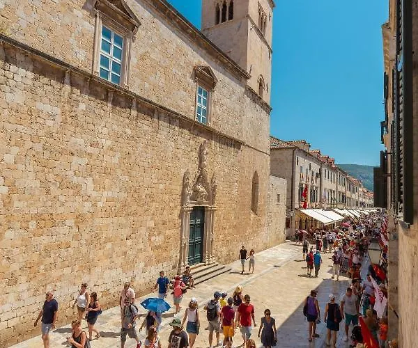 Kenova Old Town Apartment *